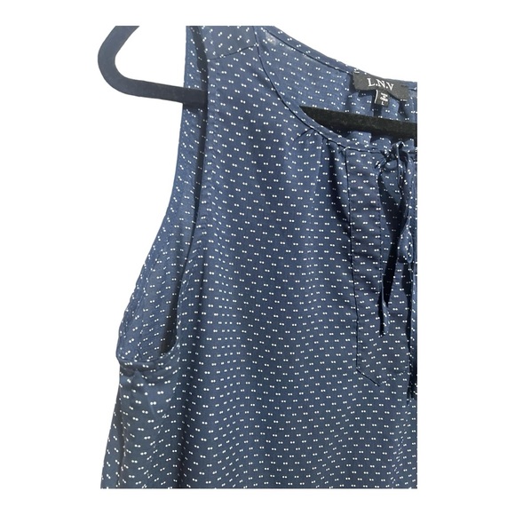 L.N.V. Blouse in navy with ruffle bottom - Picture 5 of 6
